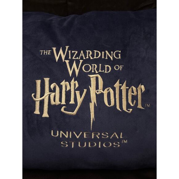Universal Studios Harry Potter Square Accent Pillow Tasseled Corners - Picture 2 of 13